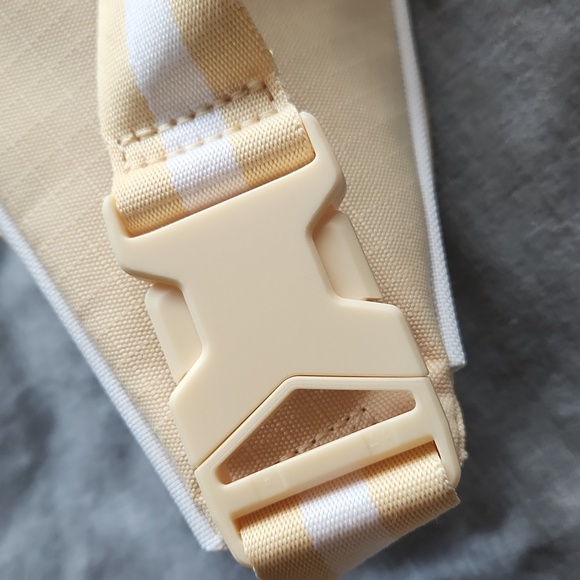 Nike EUC yellow belt bag - Picture 5 of 8